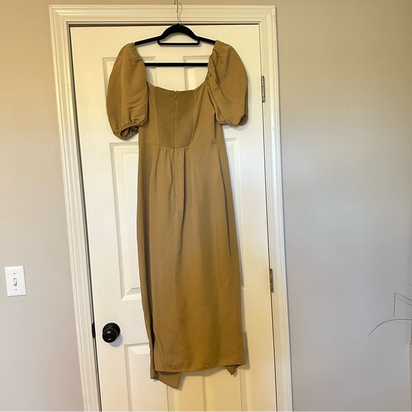 & Other Stories Fitted Puff Sleeve Midi
Dress - Picture 11 of 11